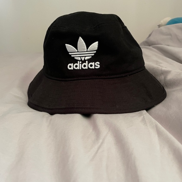ADIDAS ORIGINAL BUCKET HAT - Picture 4 of 5